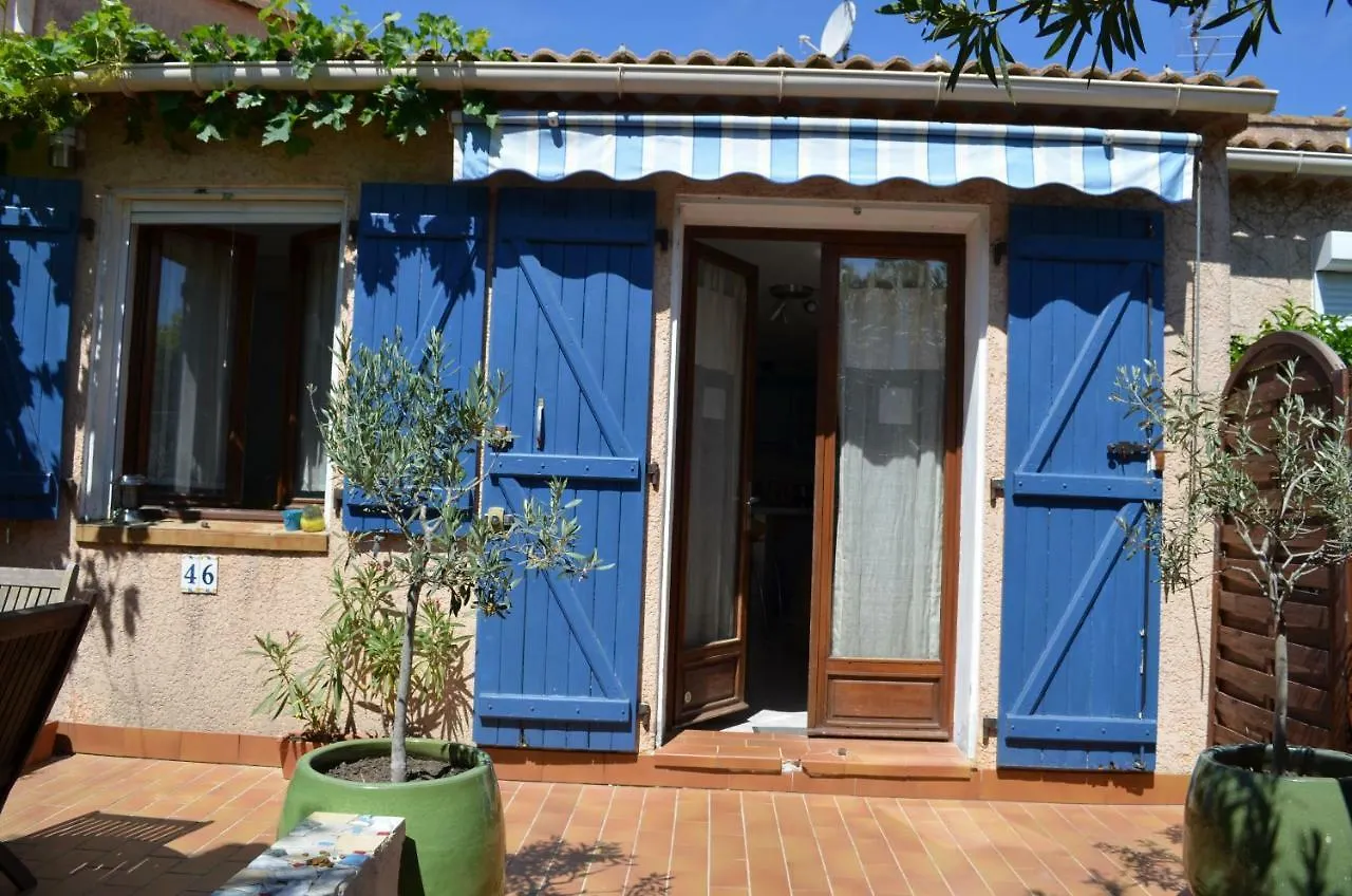 Holiday home Coquette Maisonnette Centre Ville La Londe Les Maures